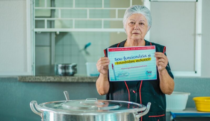 funcionária de escola