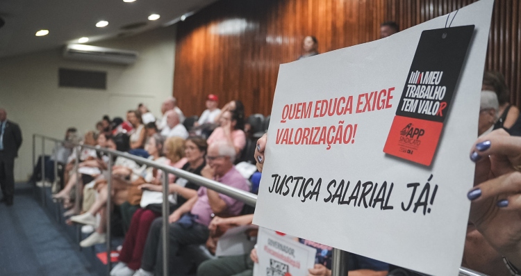 Paraná tem o 3º pior ritmo de investimento em educação do país